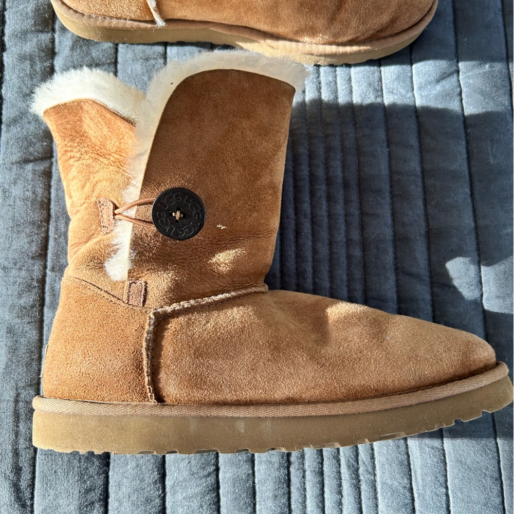 Uggs woman’s size 8